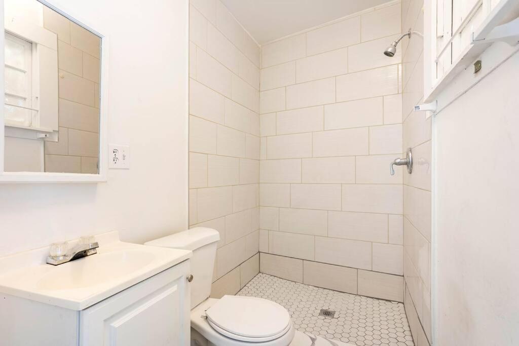 Lovely historic apt near Amelia Arena + Hyde Park