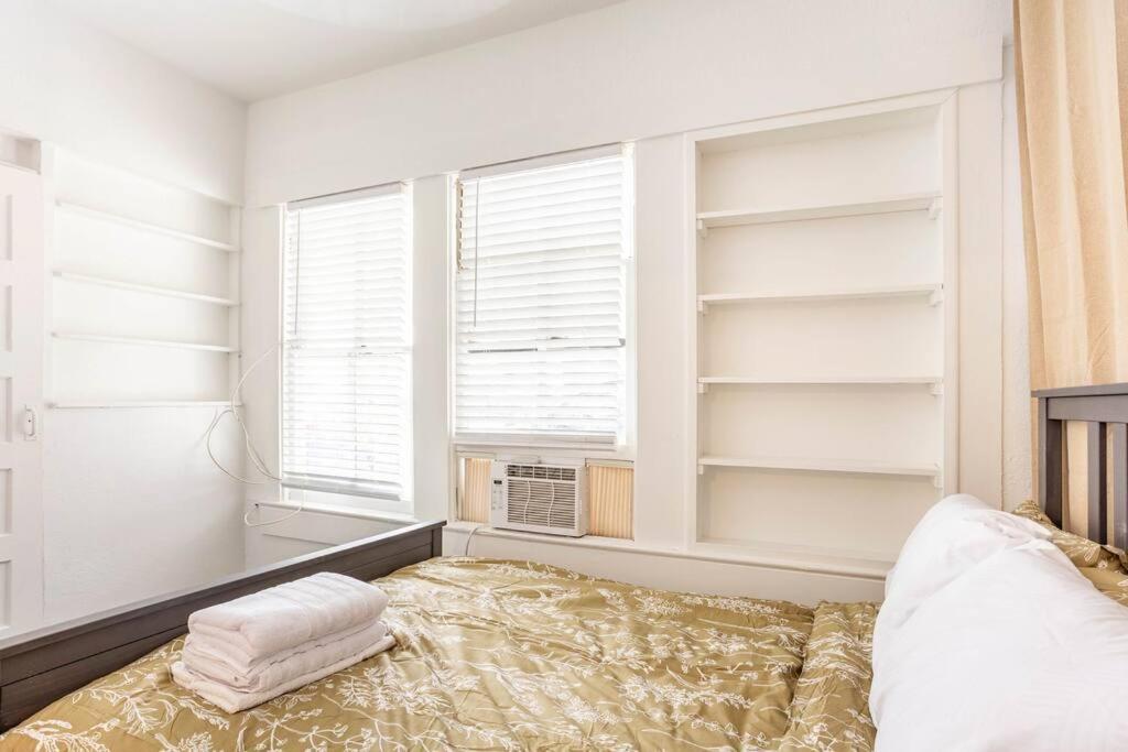 Lovely historic apt near Amelia Arena + Hyde Park