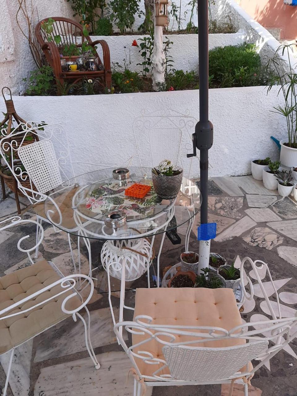 ΜΕ ΘΕΑ ΤΟ ΓΑΛΑΖΙΟ ΤΗΣ ΘΑΛΑΣΣΑΣ