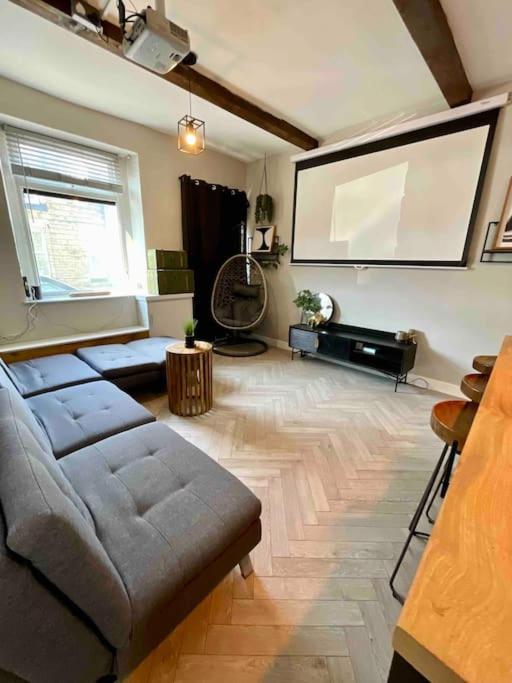 Communal lounge/ TV room