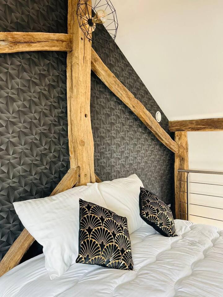 Loft noir (baignoire balnéo et sauna)