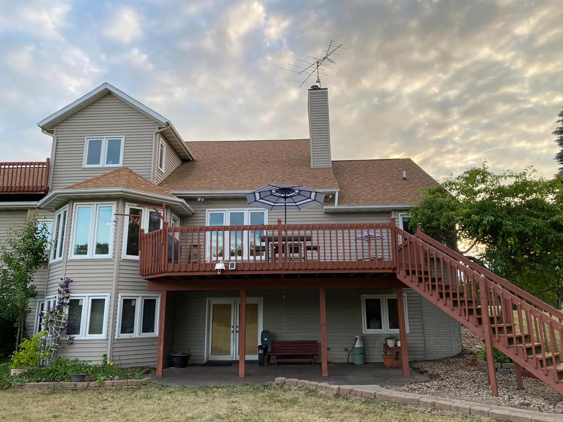 House On Grass Runway with Fly-In/Fly-Out Access