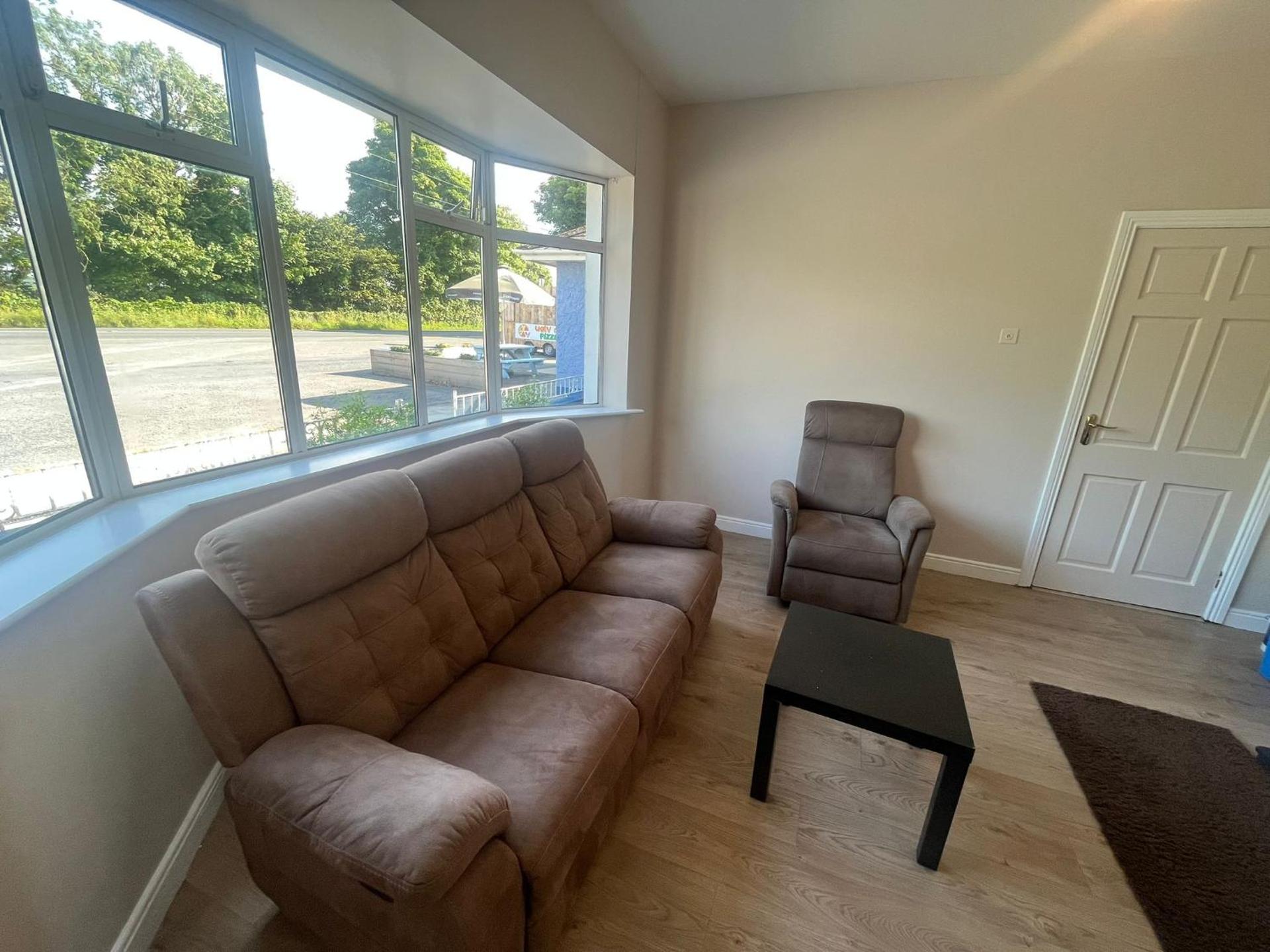 Yeats Lodge Self catering Apartment and Bar