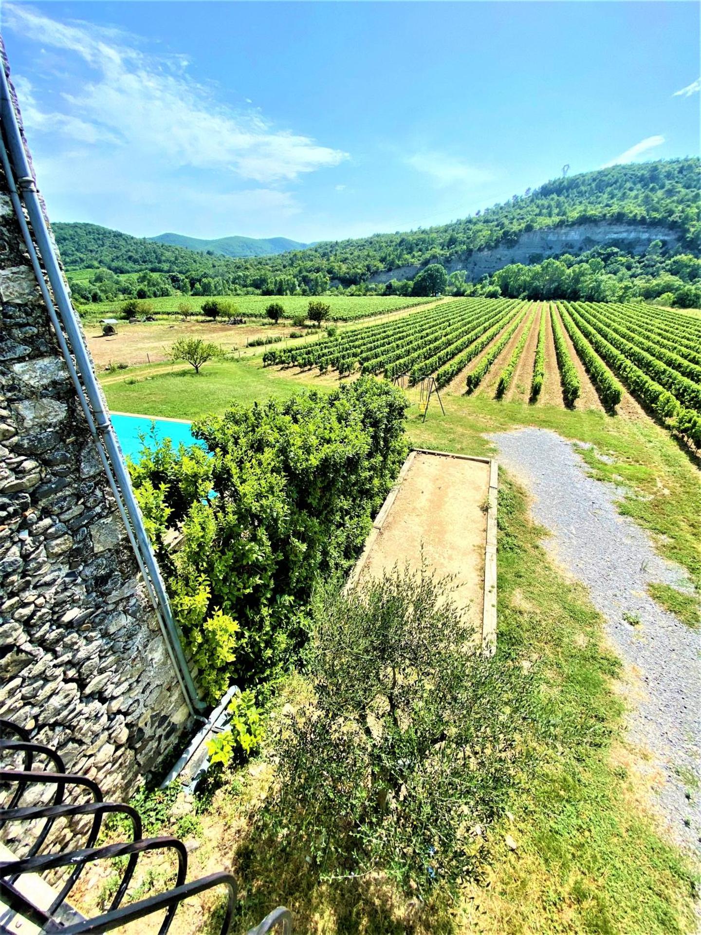 Gîte 12-14p, 5ch, 3sdb, piscine chauffée en saison, terrain de pétanque et jeux extérieurs extérieurs