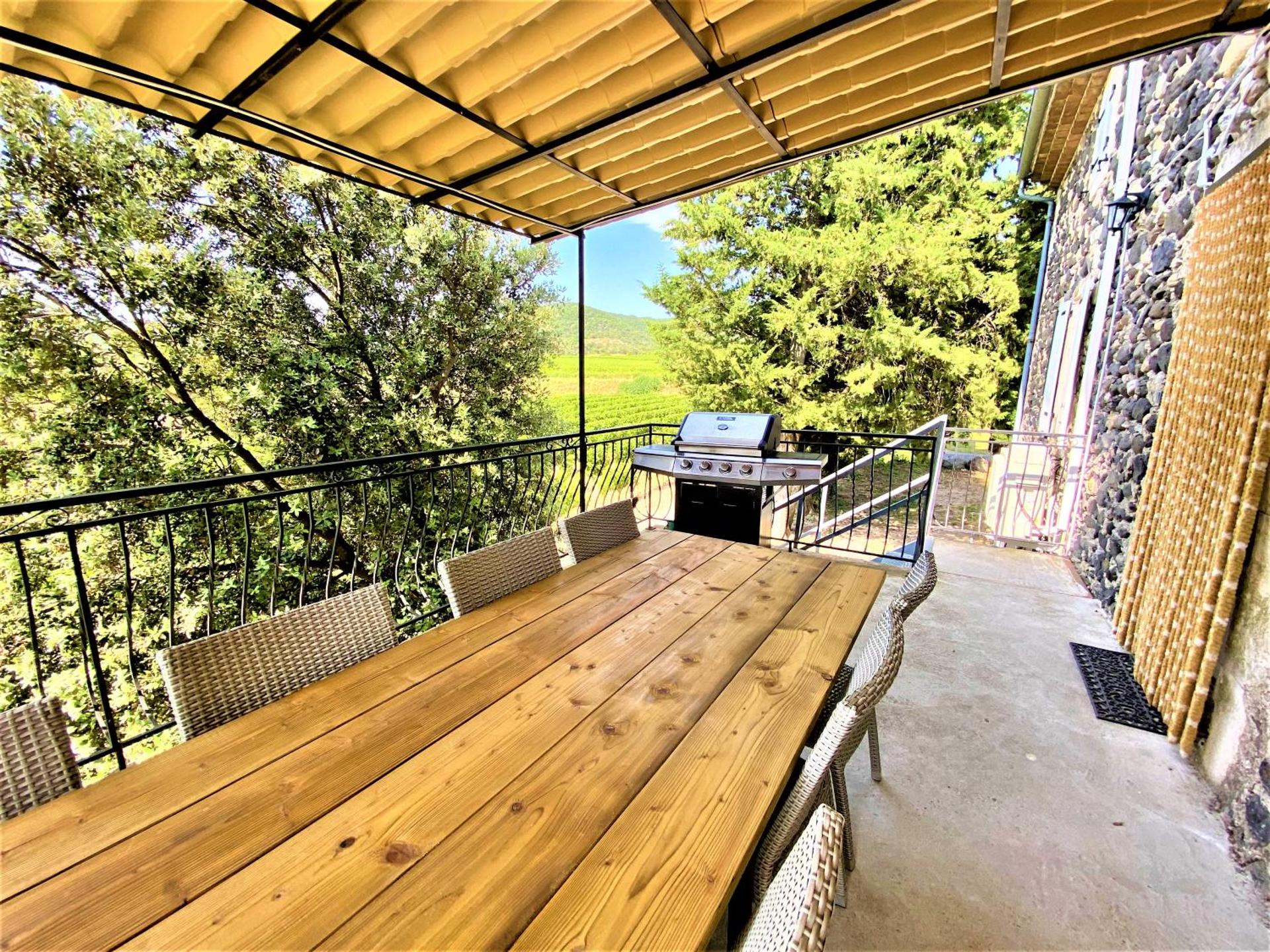 Gîte 12-14p, 5ch, 3sdb, piscine chauffée en saison, terrain de pétanque et jeux extérieurs extérieurs