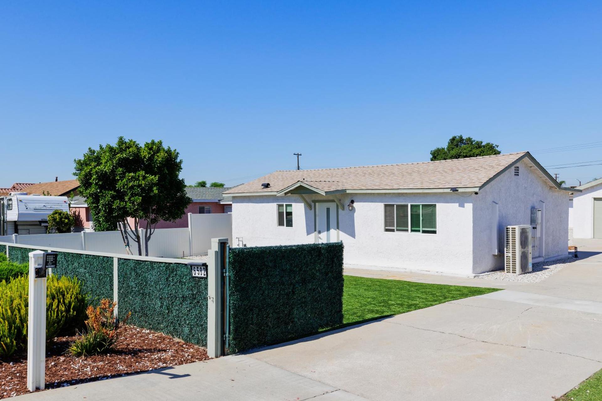Cozy and Quiet Front House