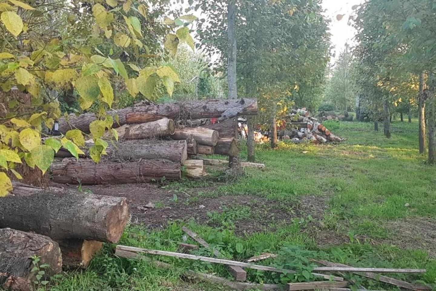 Sutton Coldfield 2-Bed Caravan Parking & Bar-B-Q