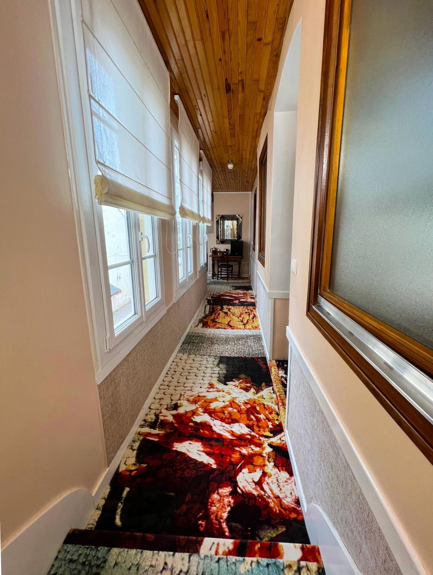 Large Family Room (8 People)