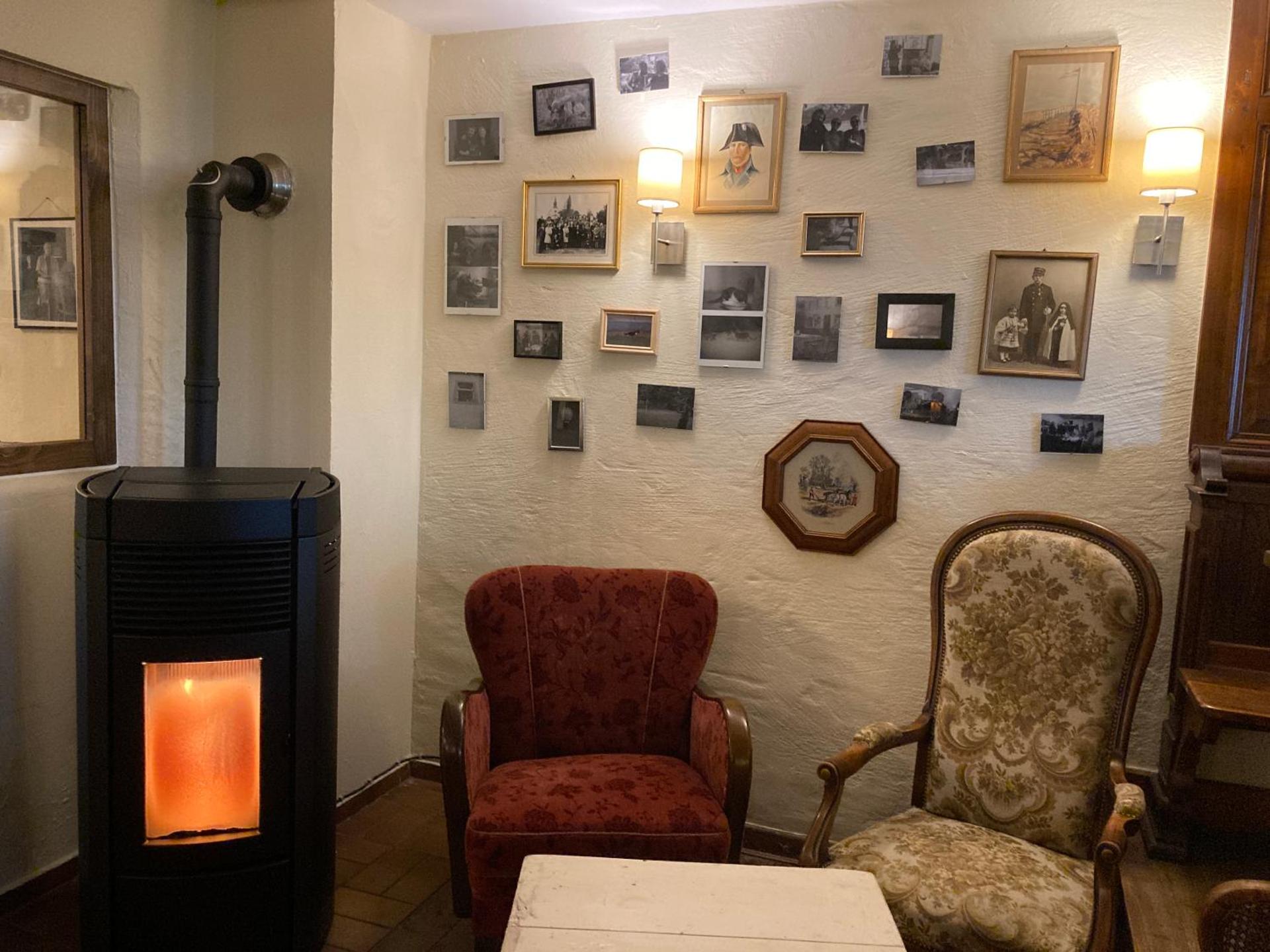 Communal lounge/ TV room