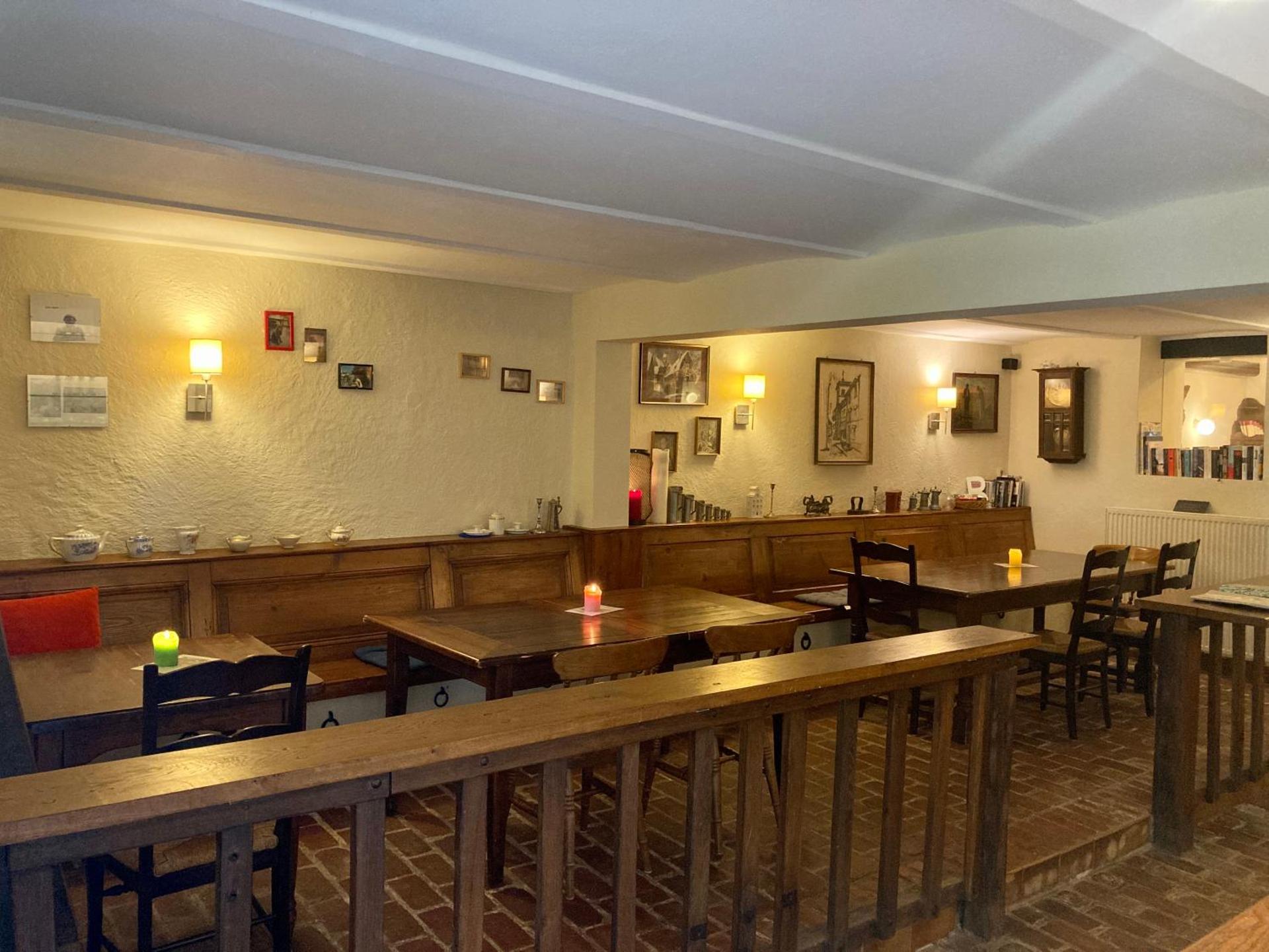 Communal lounge/ TV room