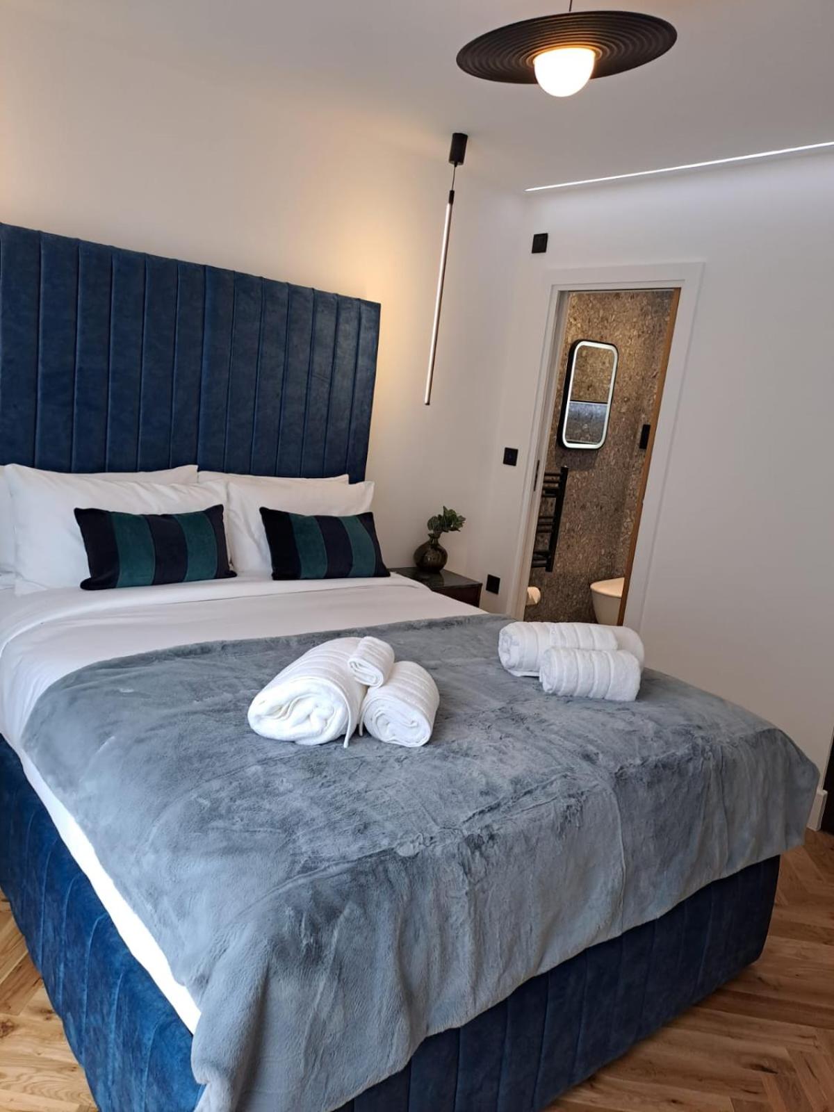 Newly Renovated Flat with Parking space