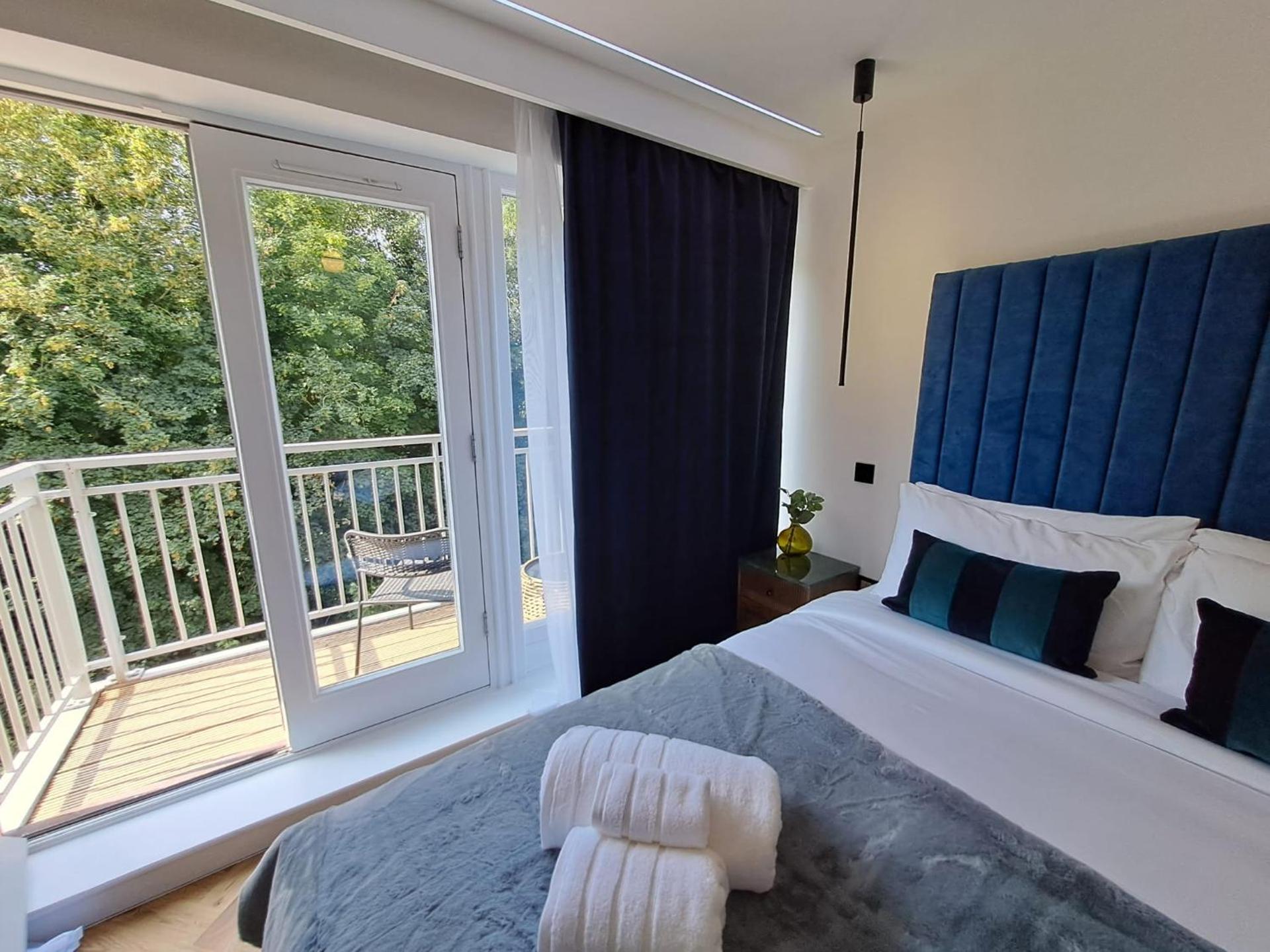 Newly Renovated Flat with Parking space