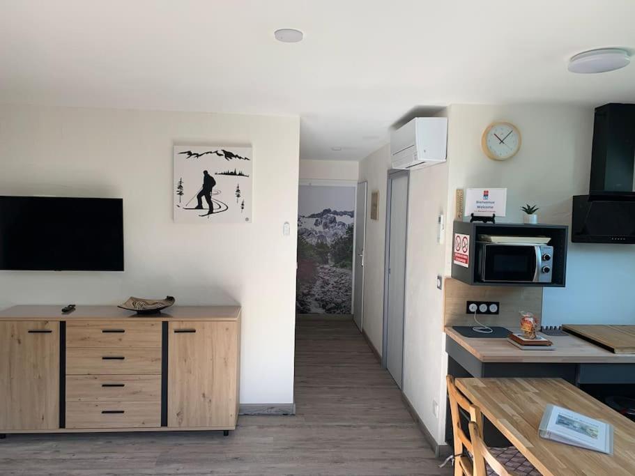 **** Appartement T2 - 2+2. Entièrement NEUF.