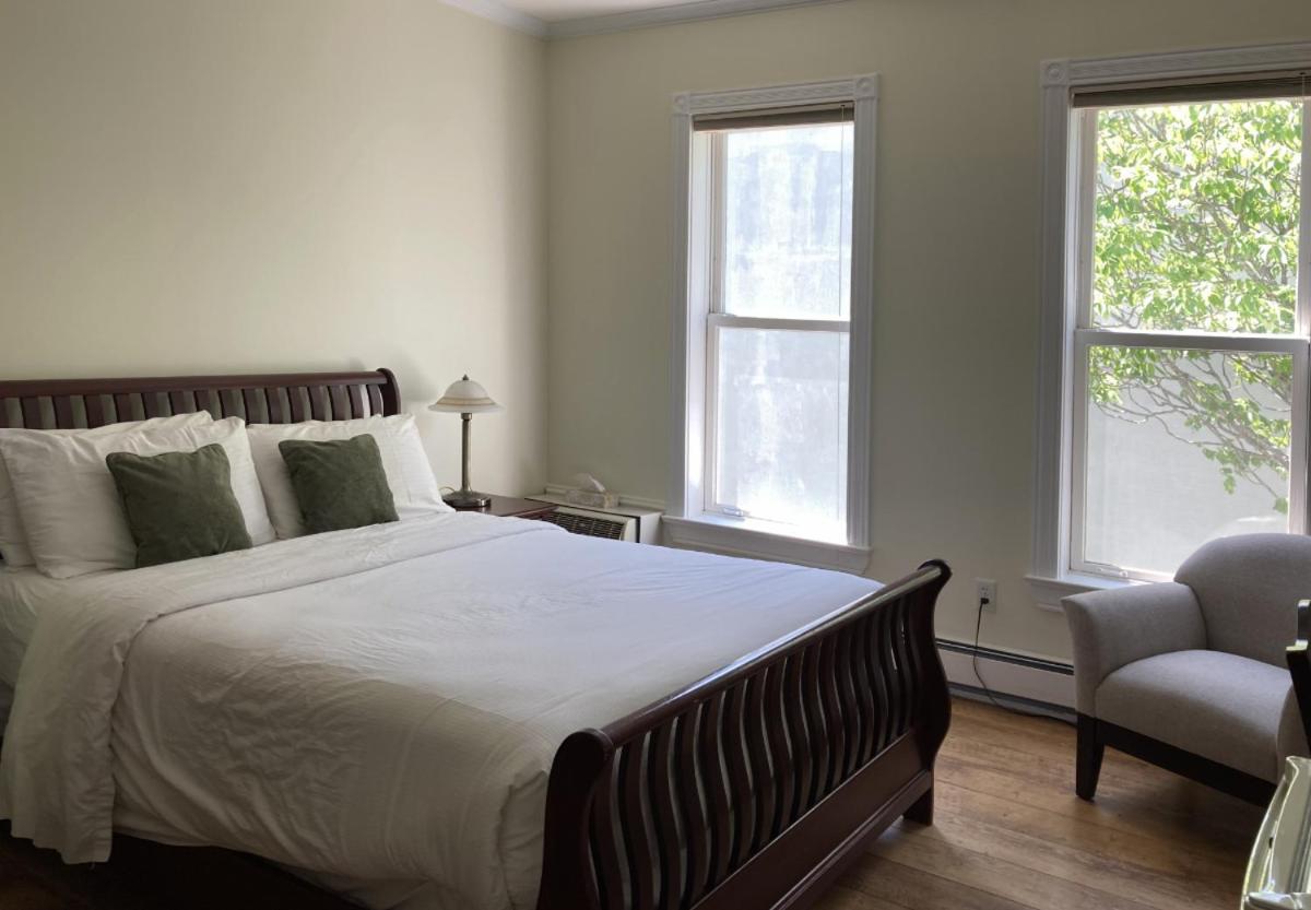 Lunenburg Arms Hotel