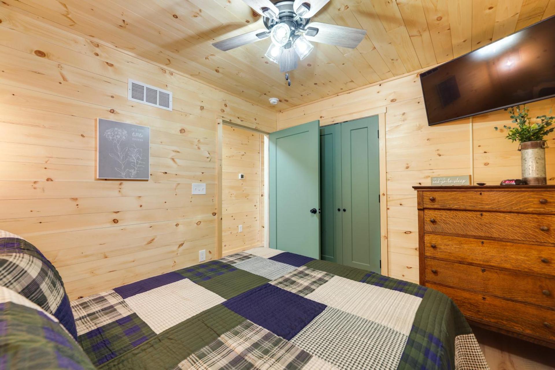 Serene Kentucky Cabin with Fireplace and Fire Pit!