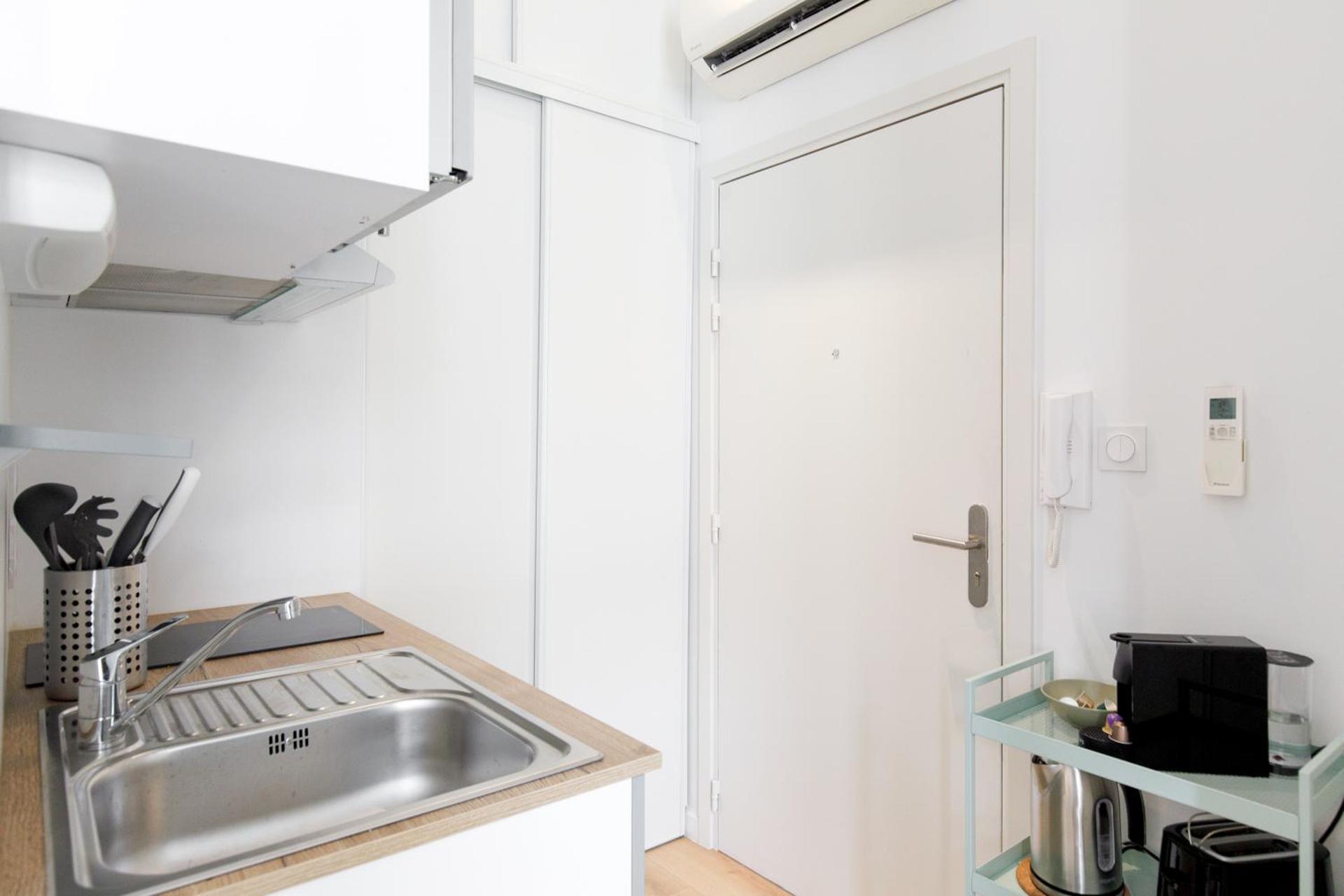 Comfortable studio W balcony Cannes center TGV