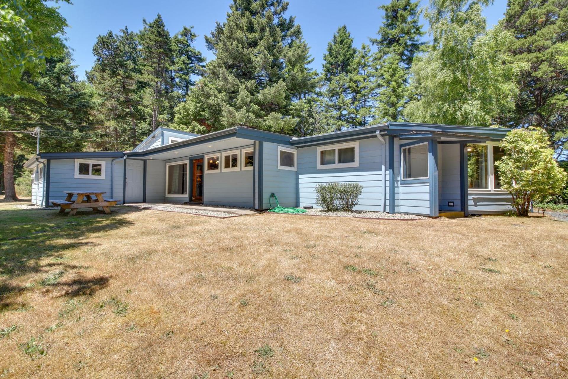 Rustic Bandon Log Cabin on 5 Acres of Woodlands!