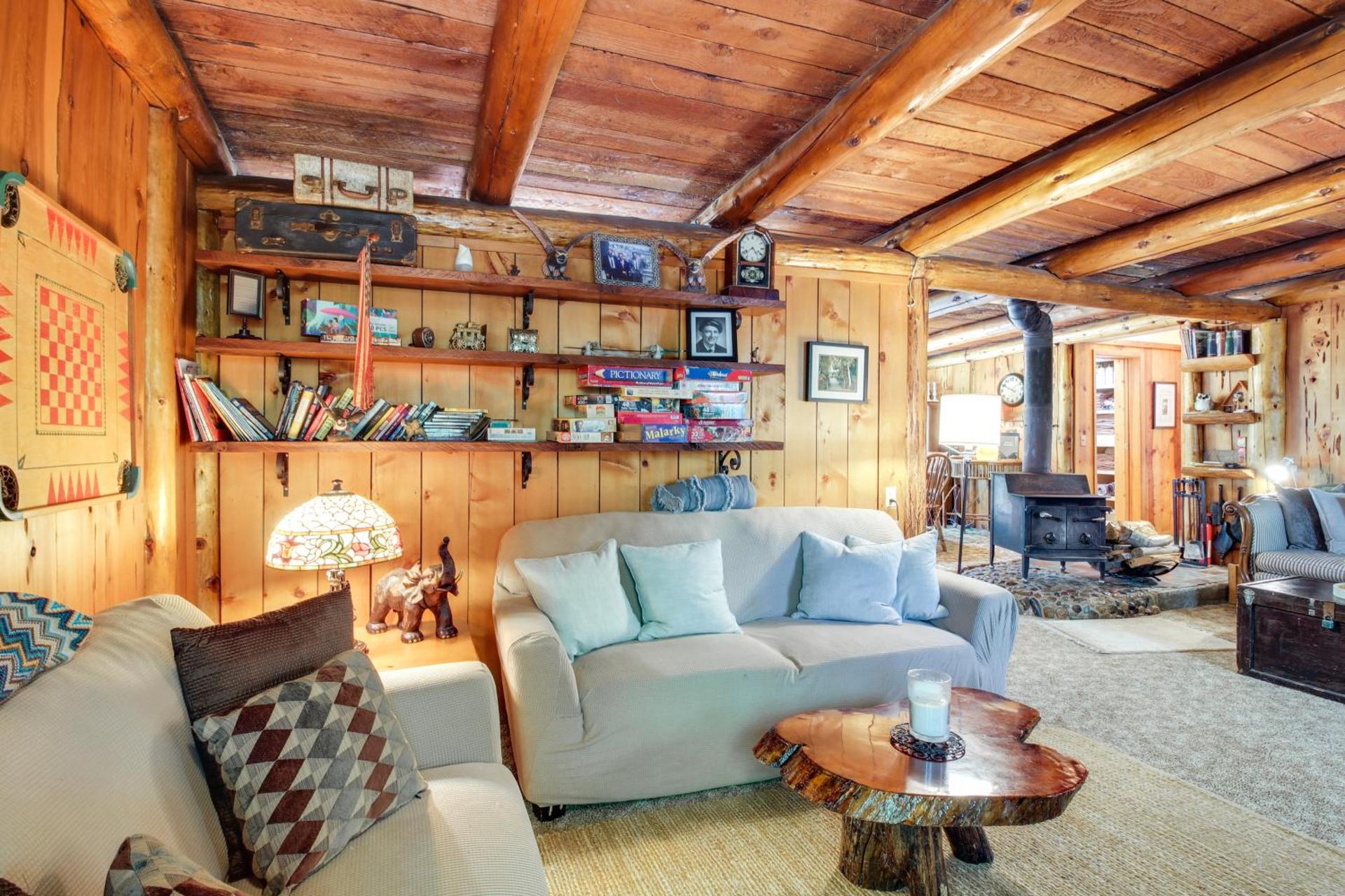 Rustic Bandon Log Cabin on 5 Acres of Woodlands!