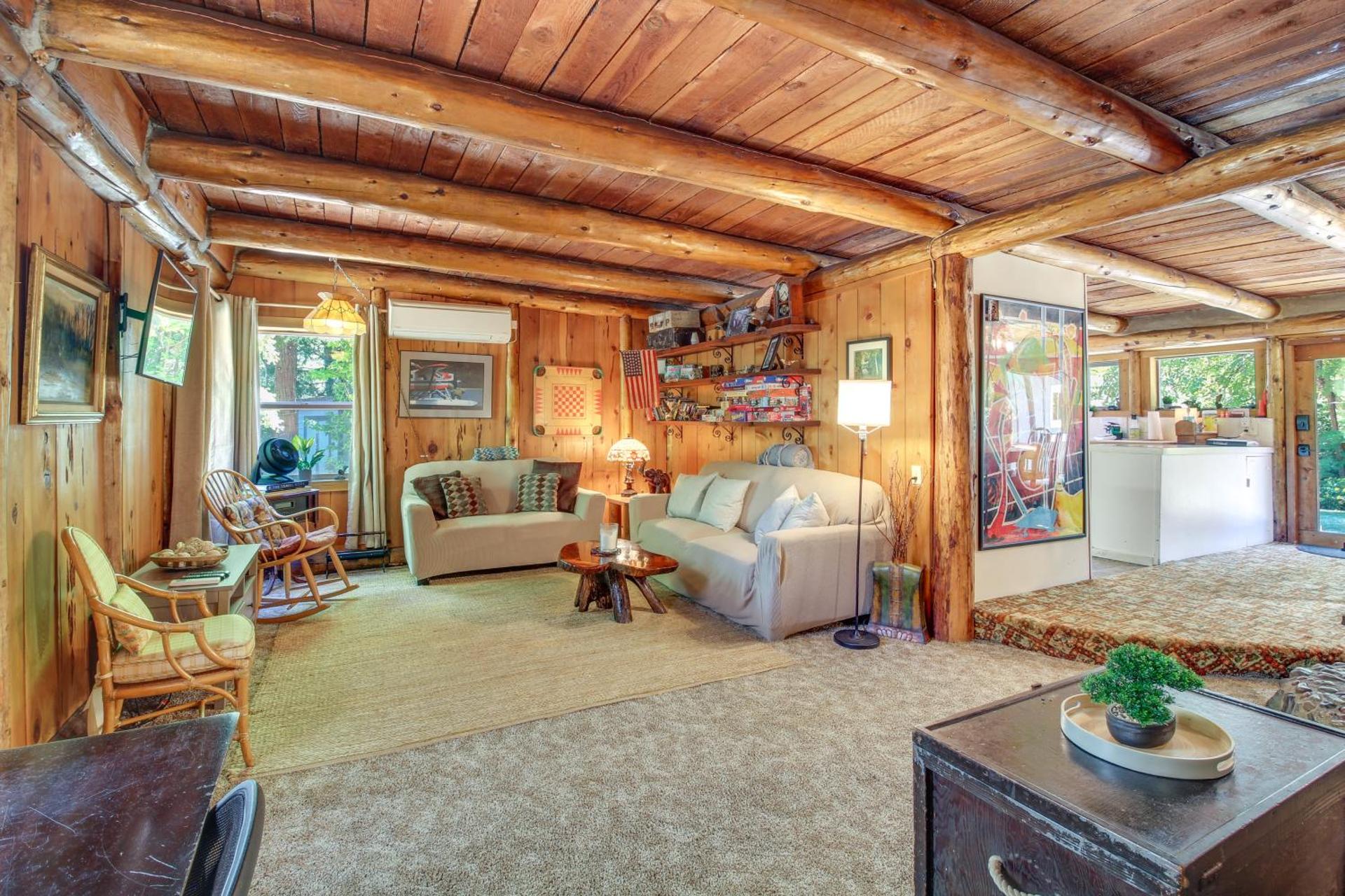 Rustic Bandon Log Cabin on 5 Acres of Woodlands!