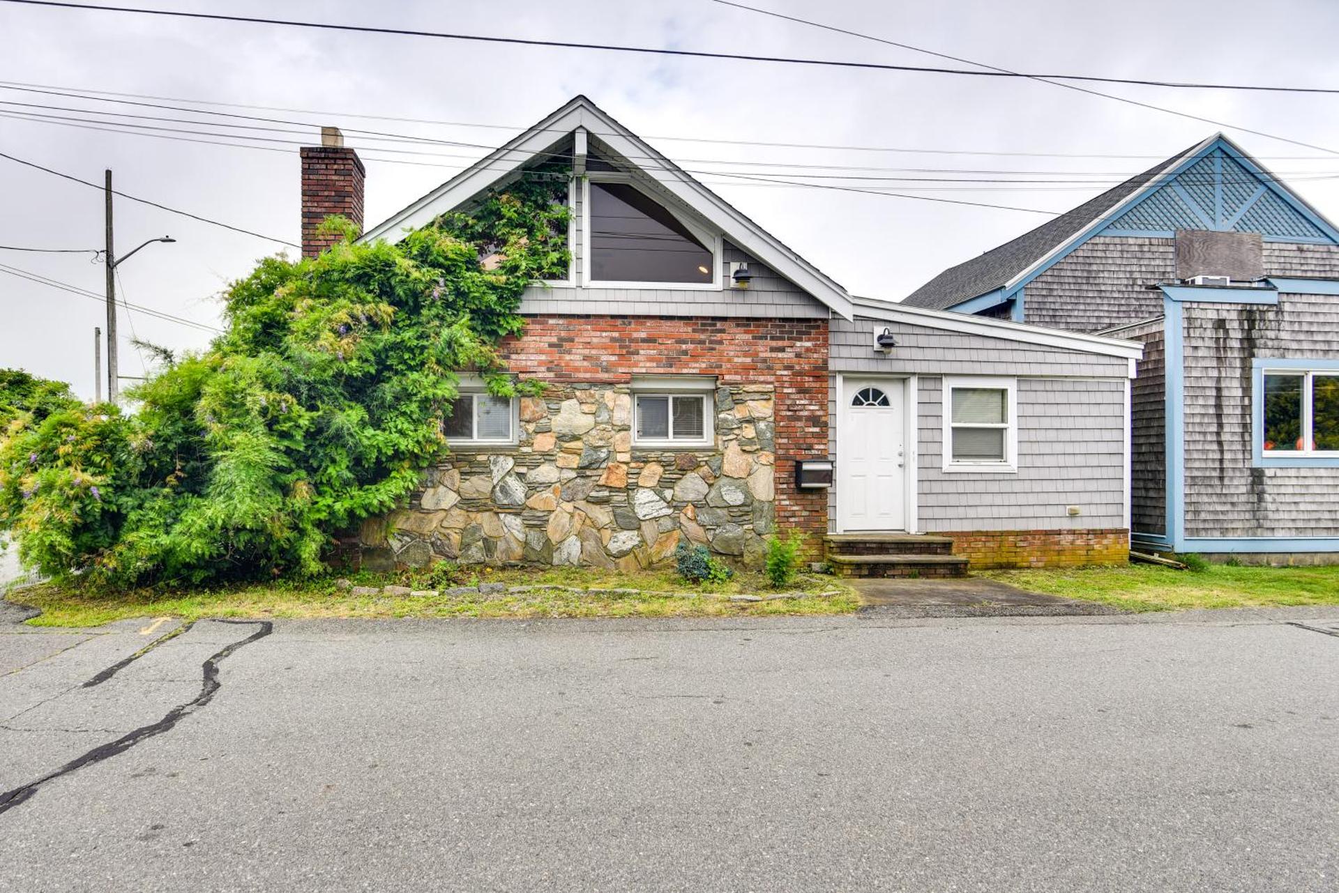 Massachusetts Vacation Rental 5 Mi to Fall River