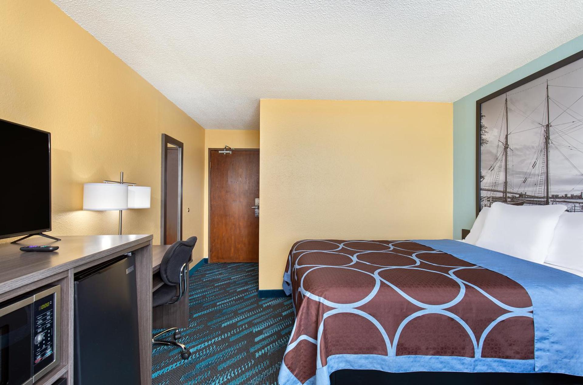 Queen Room - Disability Access - Non-Smoking