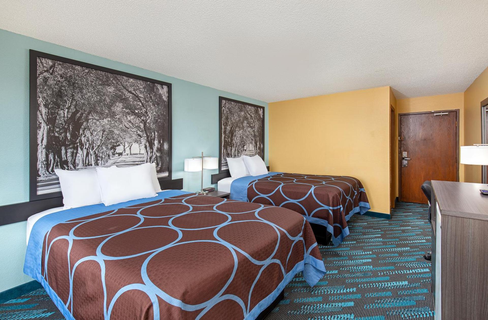 Queen Room with Two Queen Beds - Smoking