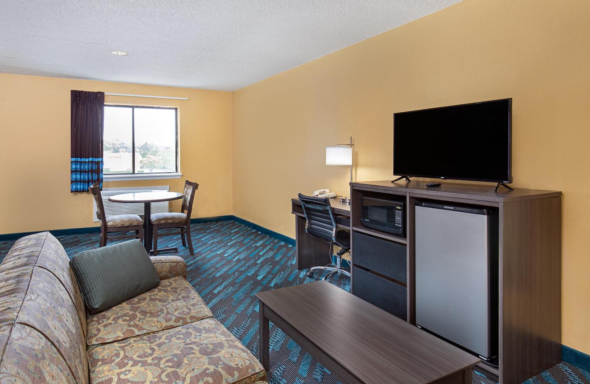 Queen Studio Suite with Two Queen Beds - Smoking