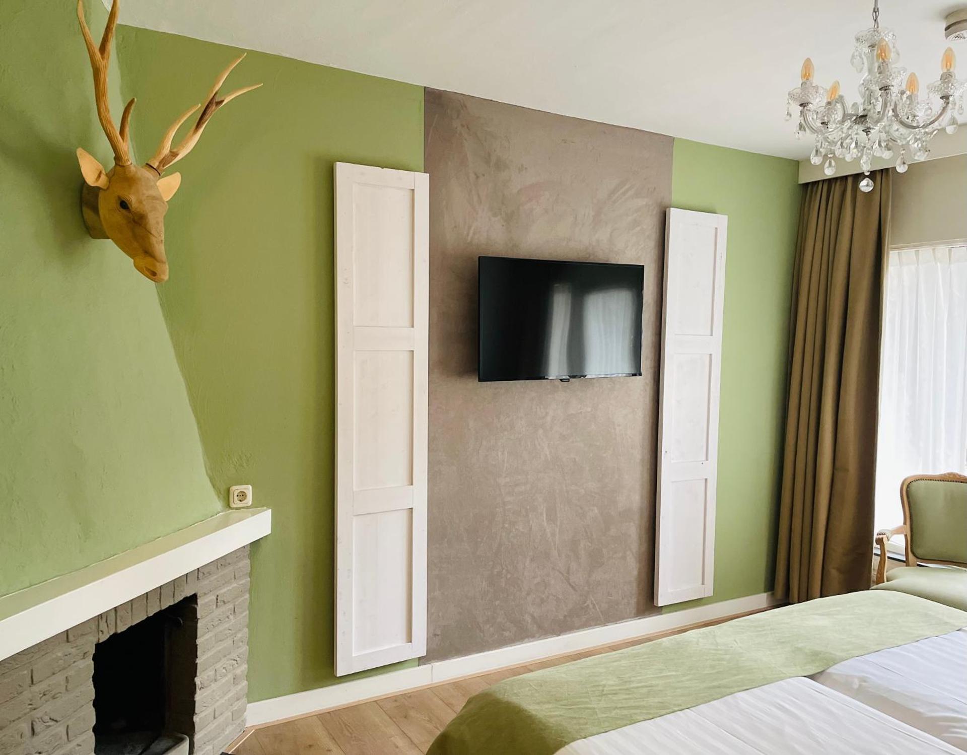 Communal lounge/ TV room