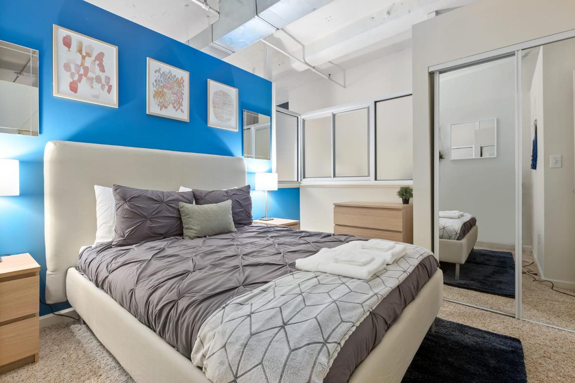 Trifecta 2BR Modern & Spacious Superhost