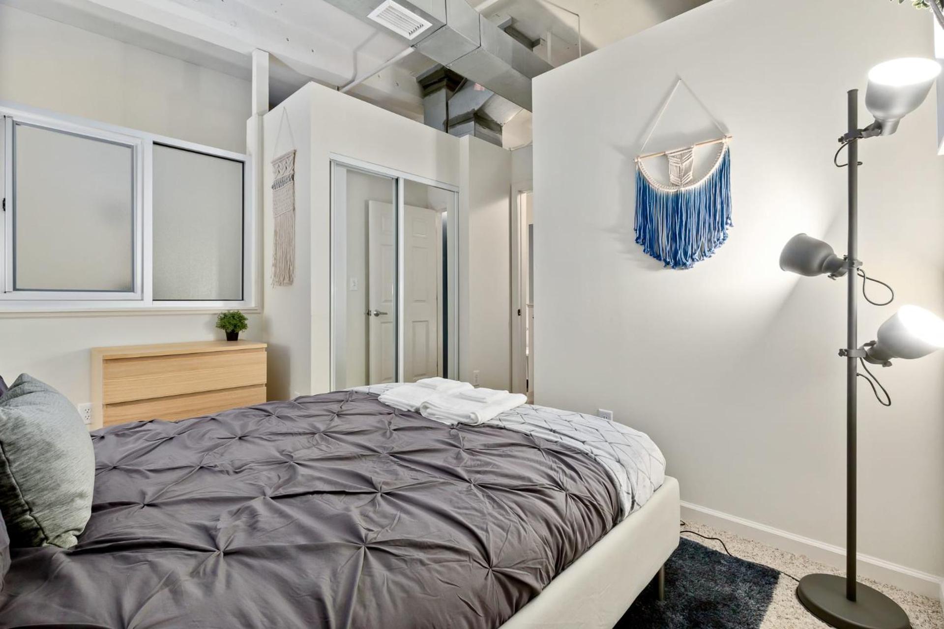 Trifecta 2BR Modern & Spacious Superhost