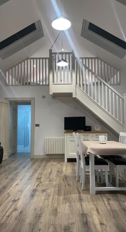 Sèid Bò - Sleeps 6 -Private 6 Person wood burning HotTub