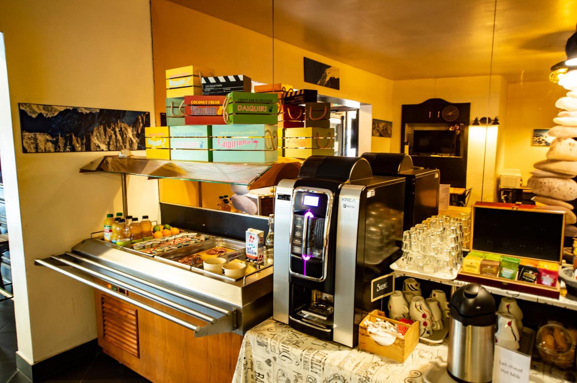 Hotel La Chaumière à 100 m du télécabine et de la gare