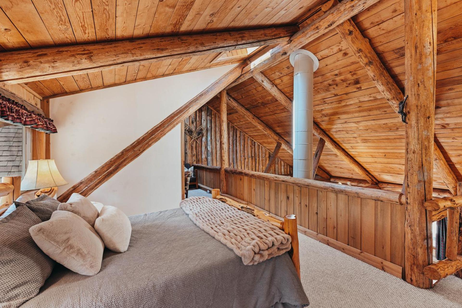 Beautiful Log home outside of Sisters