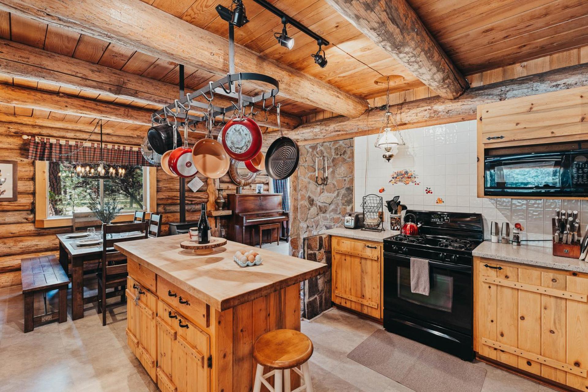 Beautiful Log home outside of Sisters