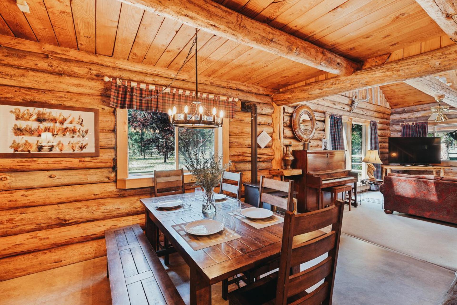 Beautiful Log home outside of Sisters