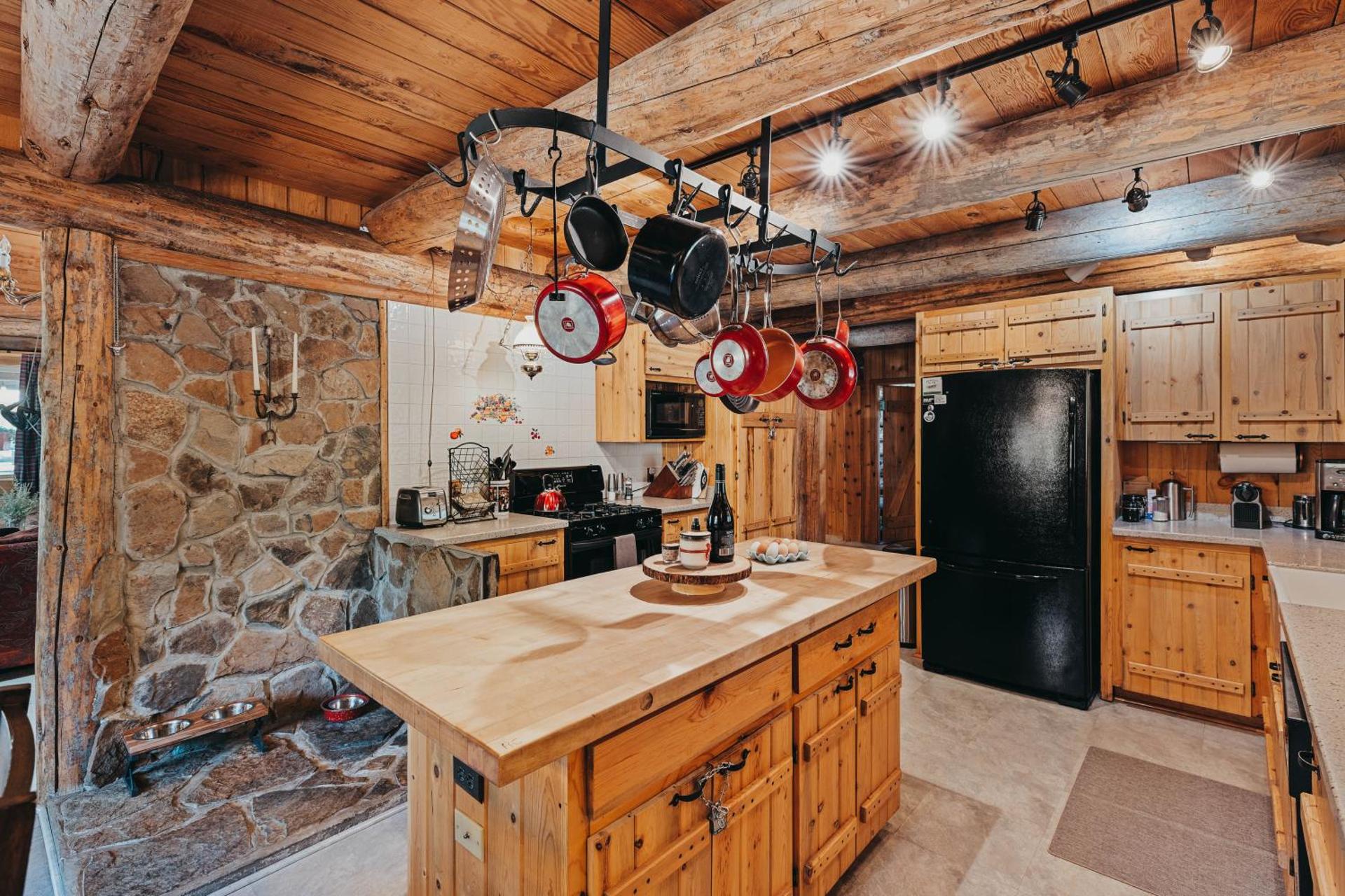 Beautiful Log home outside of Sisters
