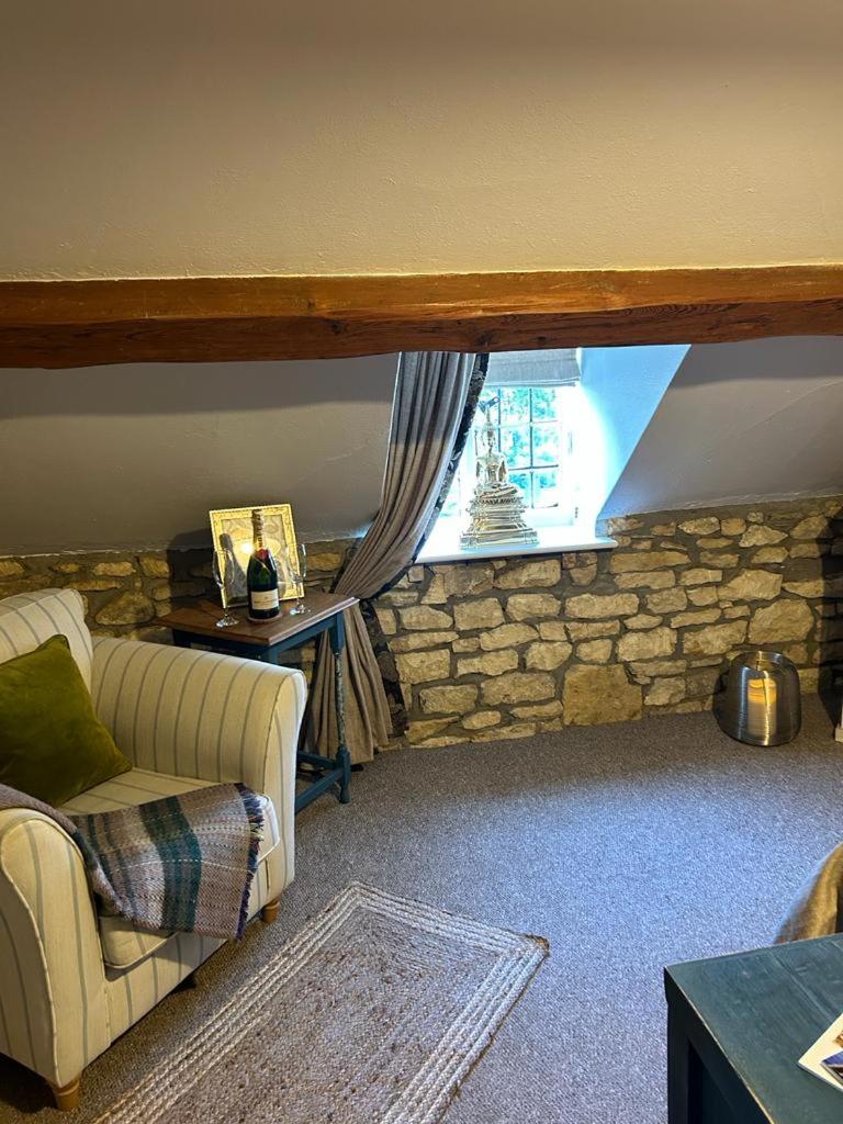 Siam cottage guesthouse over 300 years old with Thai restaurant