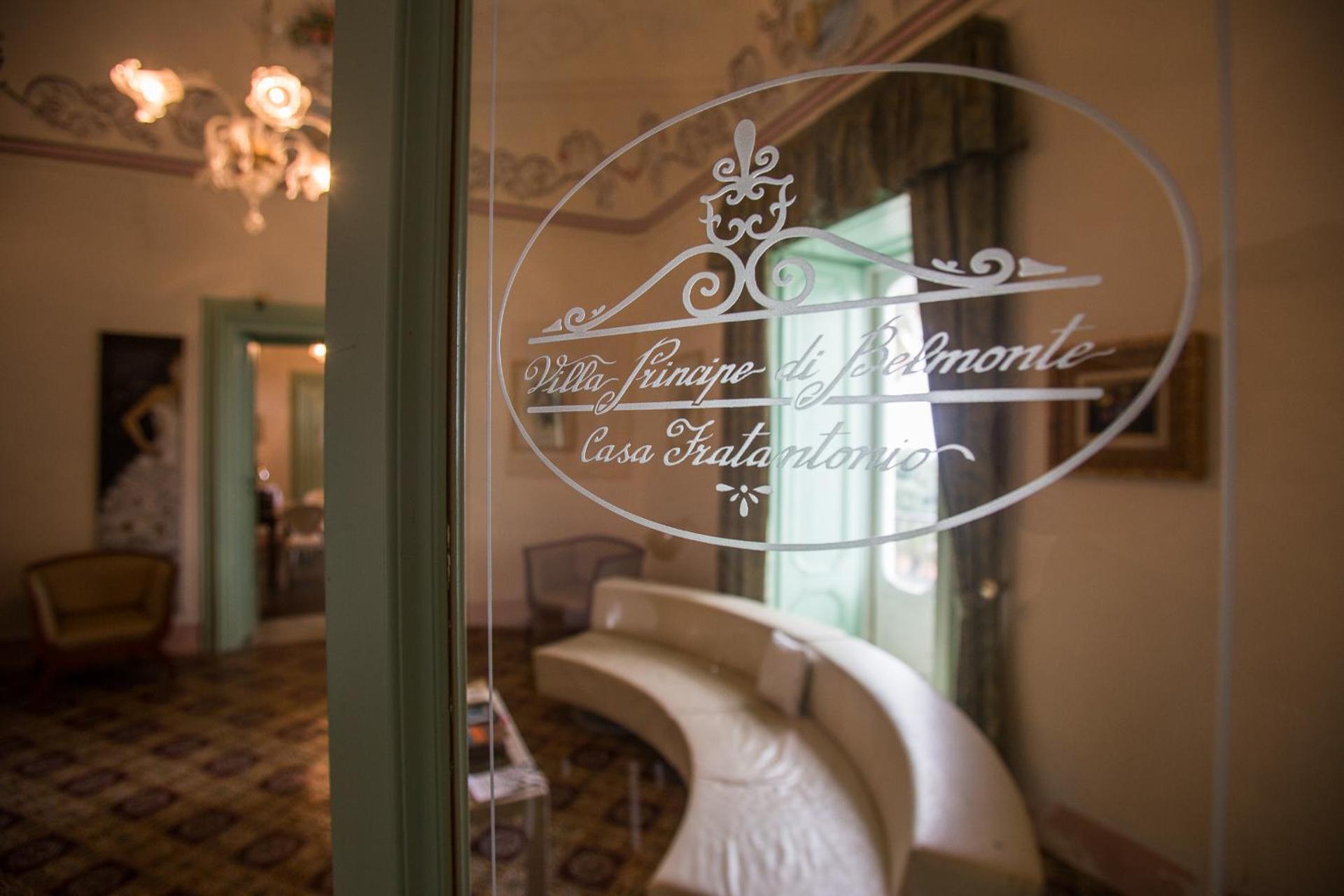 Communal lounge/ TV room