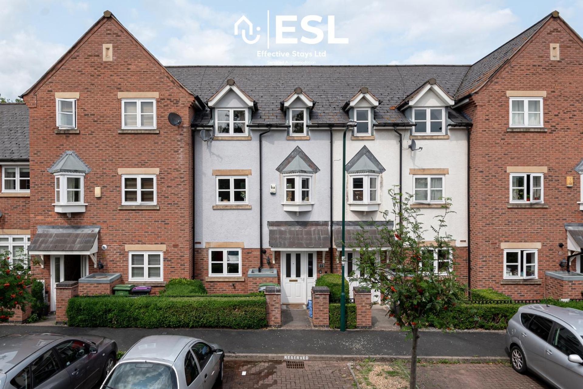 4 Bedroom Townhouse 10mins walk from Shrewsbury Town Centre with Parking