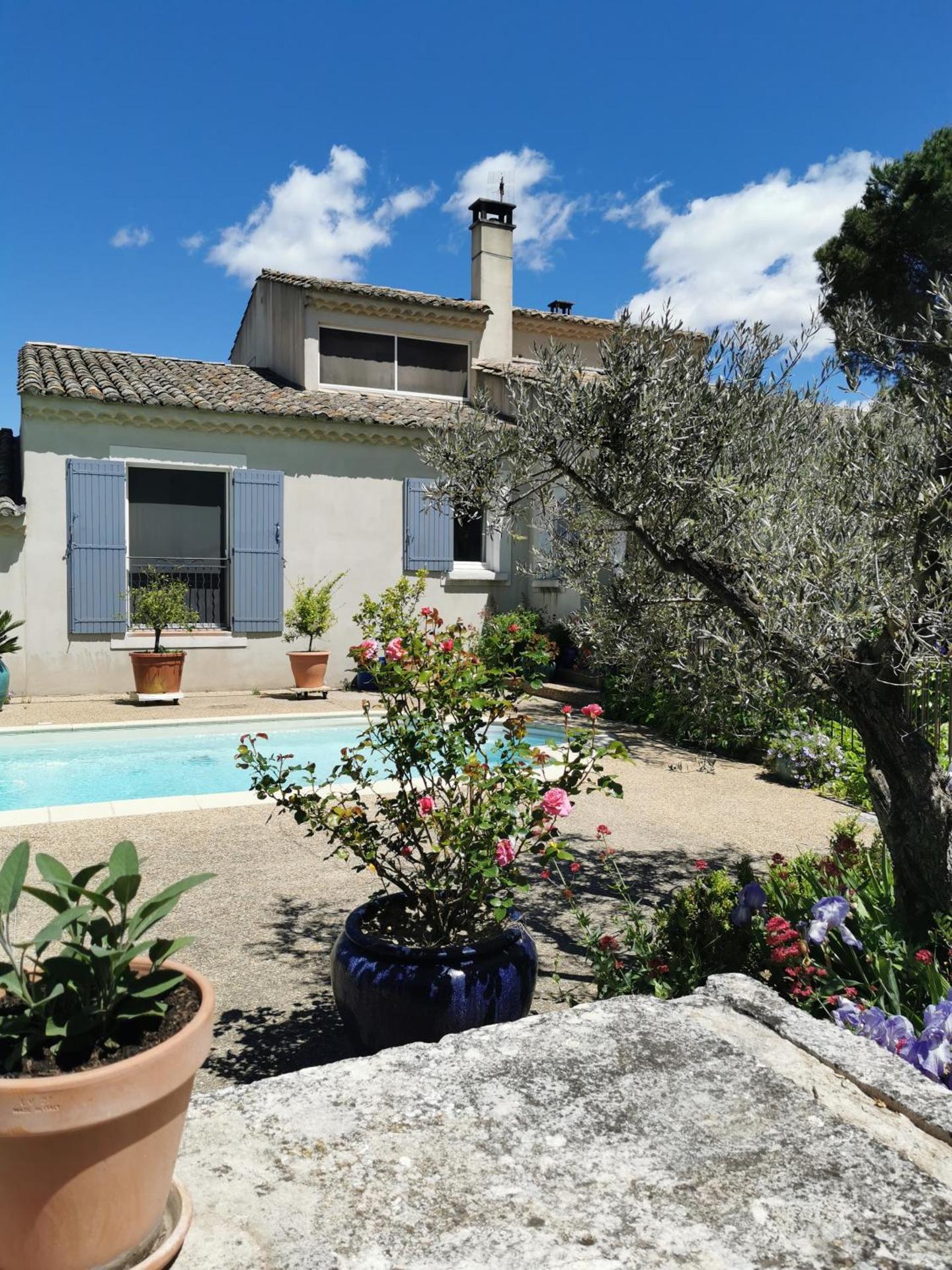 Chambre dans verdure Provençale