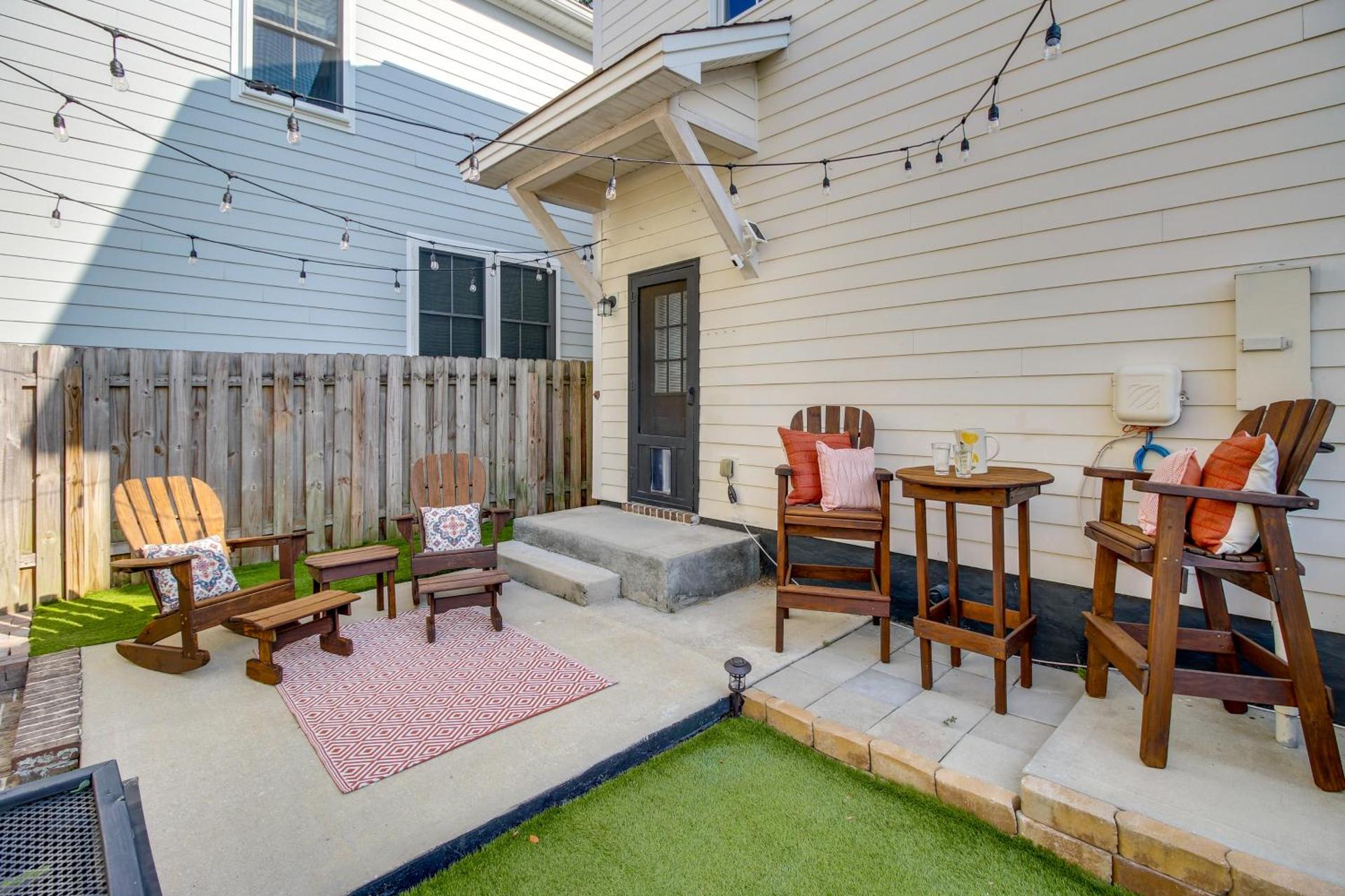 Cozy Savannah Vacation Rental with Fenced Courtyard!