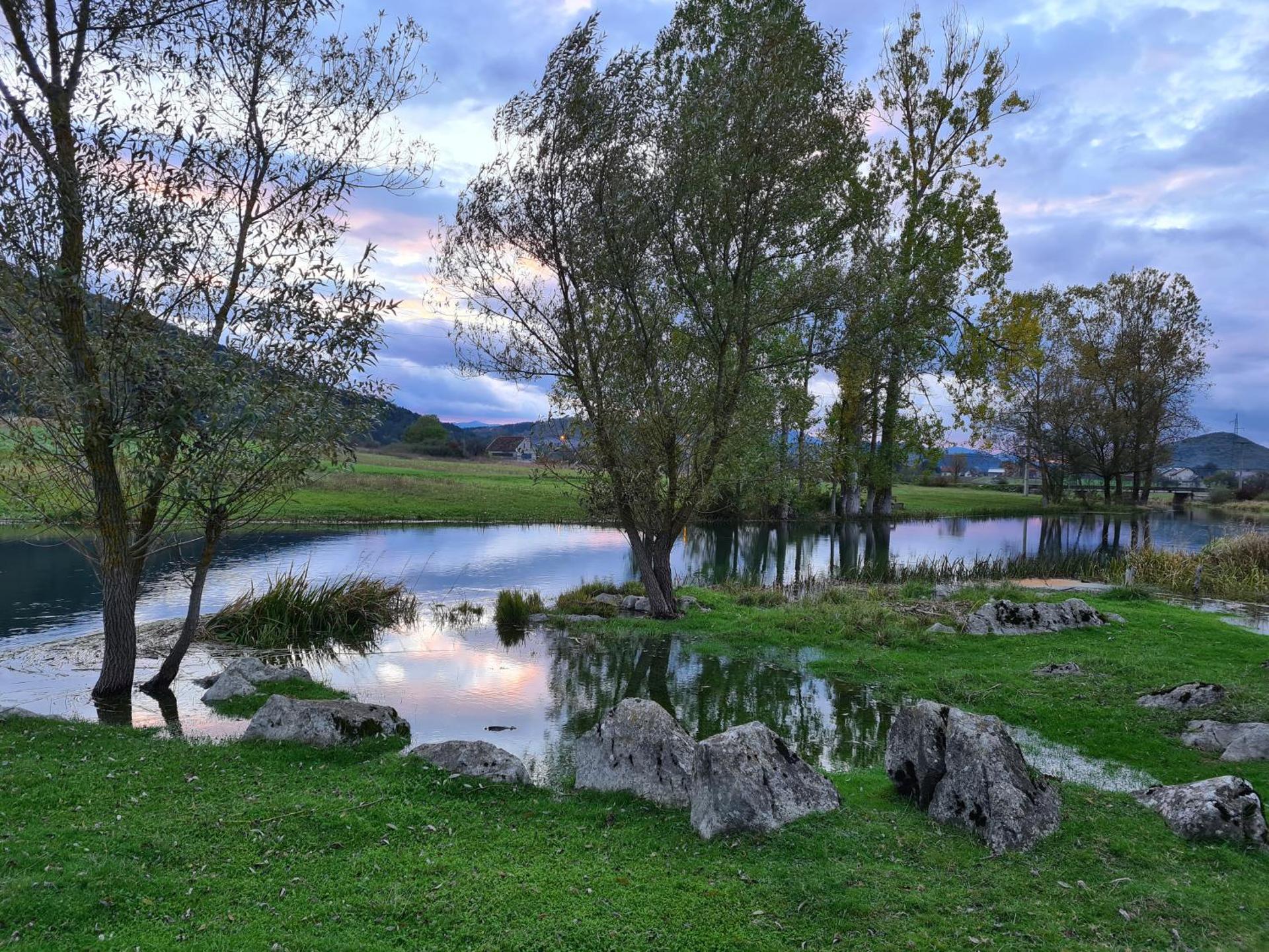 Forestside House Gacka with relax area