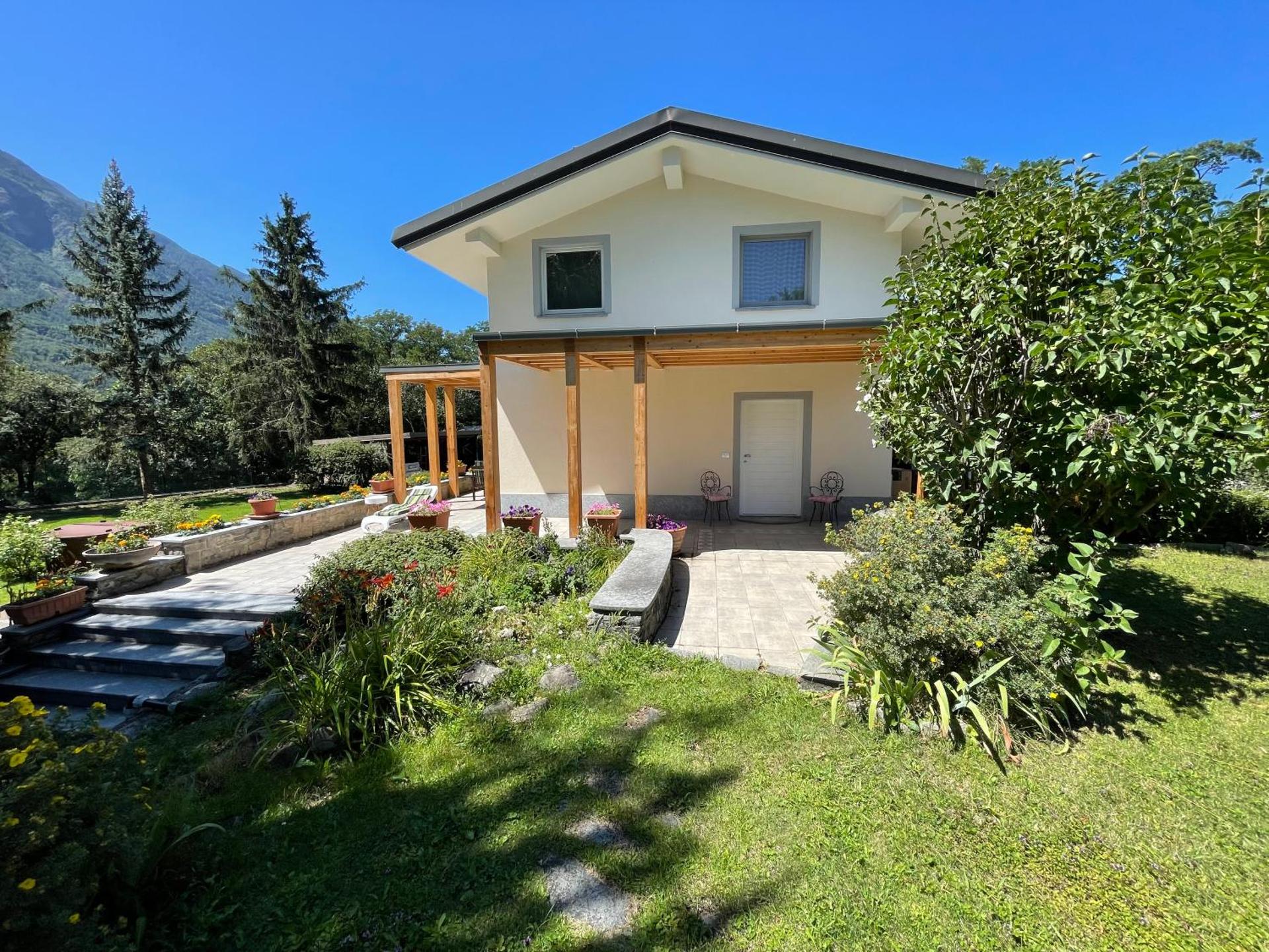 La Casina di Oscar ad AO V Combe VDA QUART 0014 e 00I6