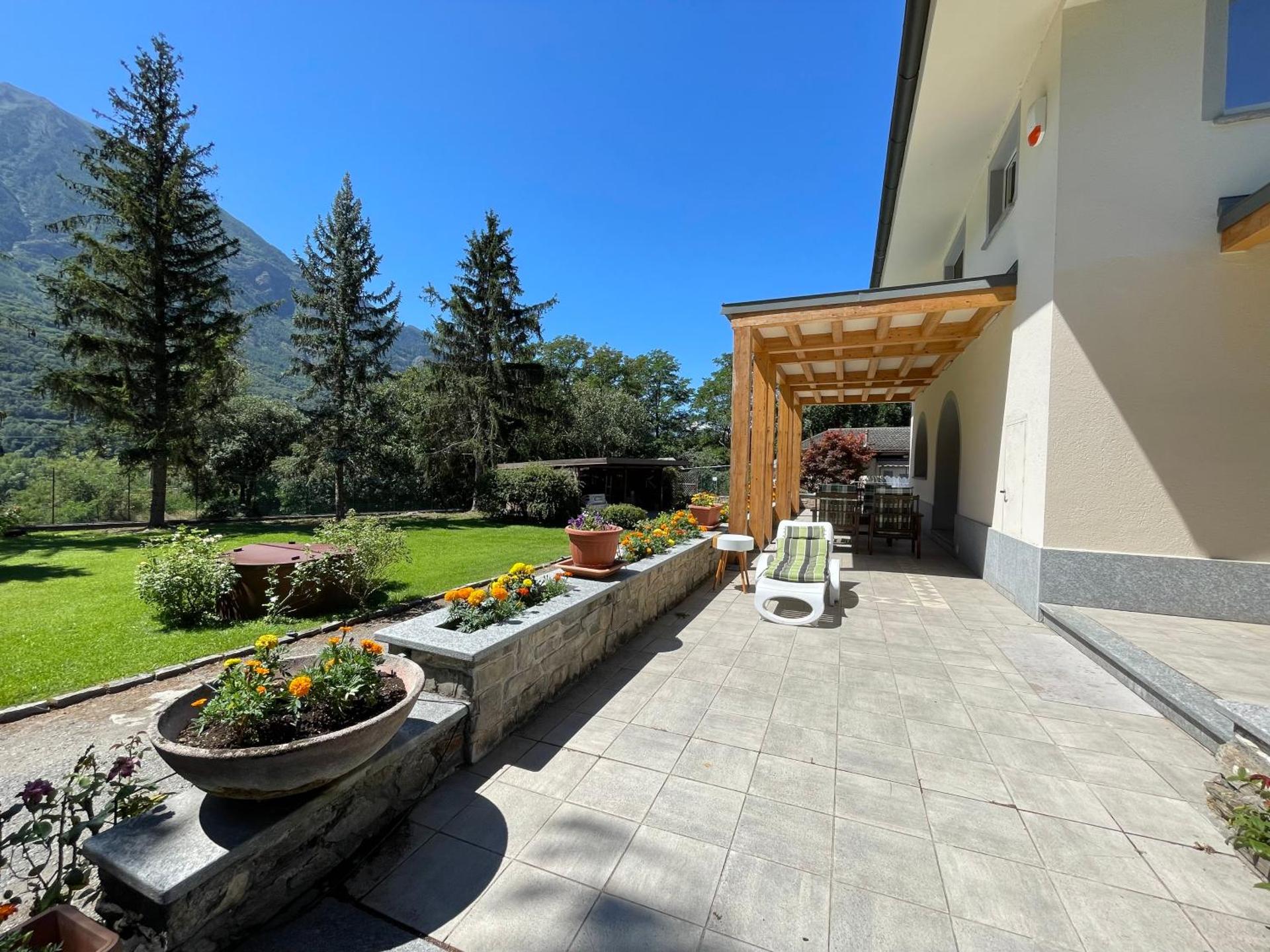 La Casina di Oscar ad AO V Combe VDA QUART 0014 e 00I6