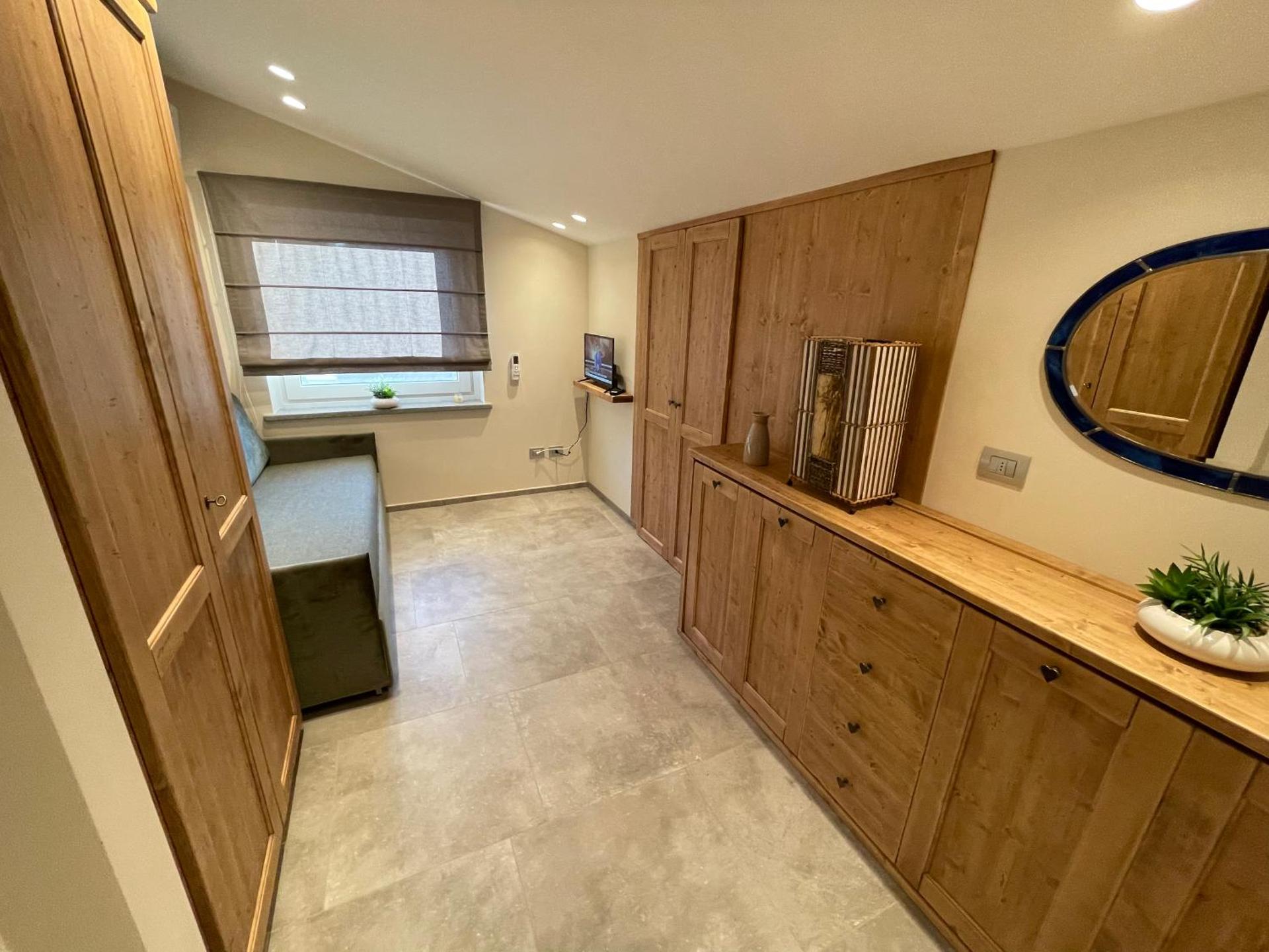 La Casina di Oscar ad AO V Combe VDA QUART 0014 e 00I6