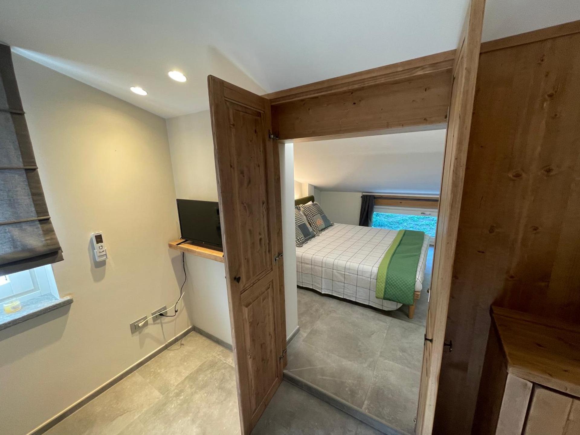 La Casina di Oscar ad AO V Combe VDA QUART 0014 e 00I6