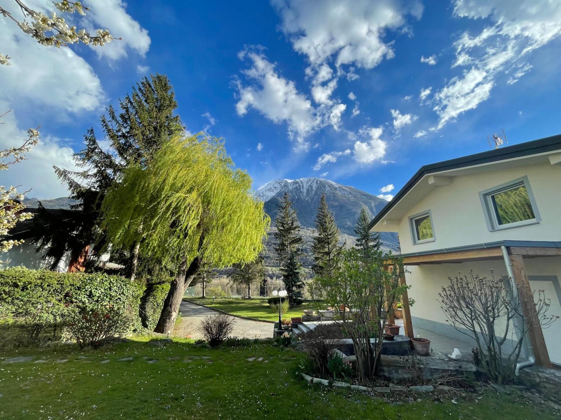 La Casina di Oscar ad AO V Combe VDA QUART 0014 e 00I6