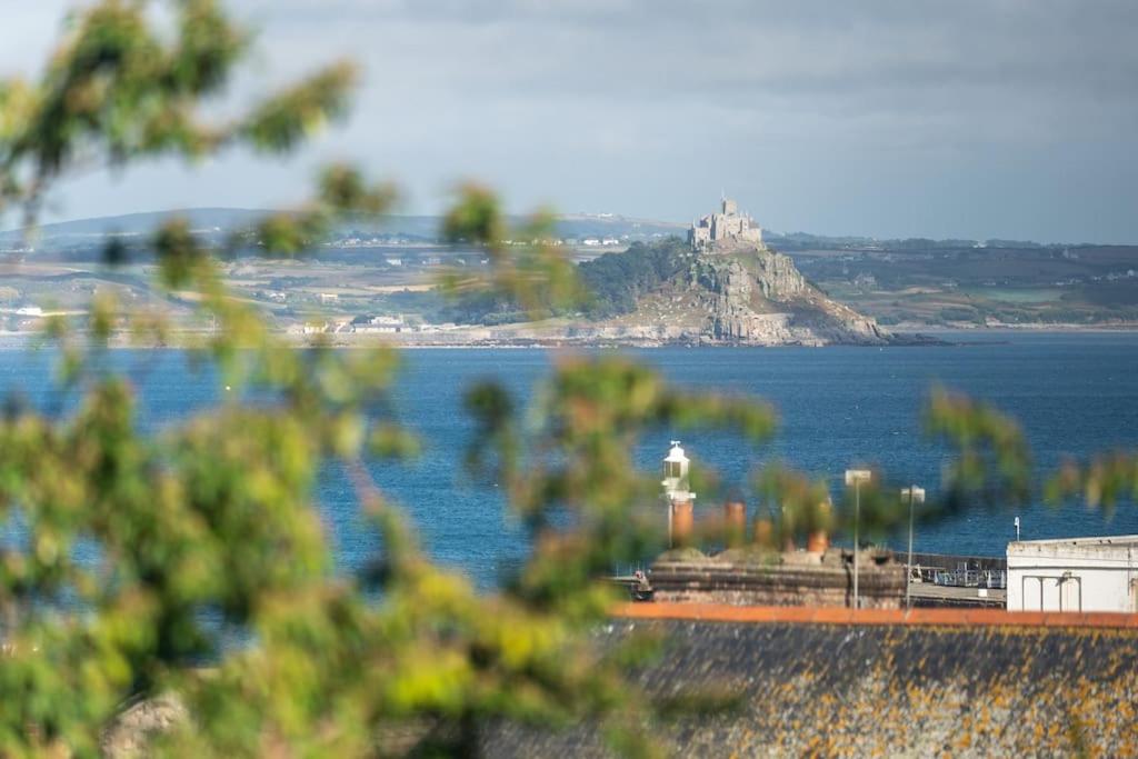 Stunning Central Penzance apartment with sea views