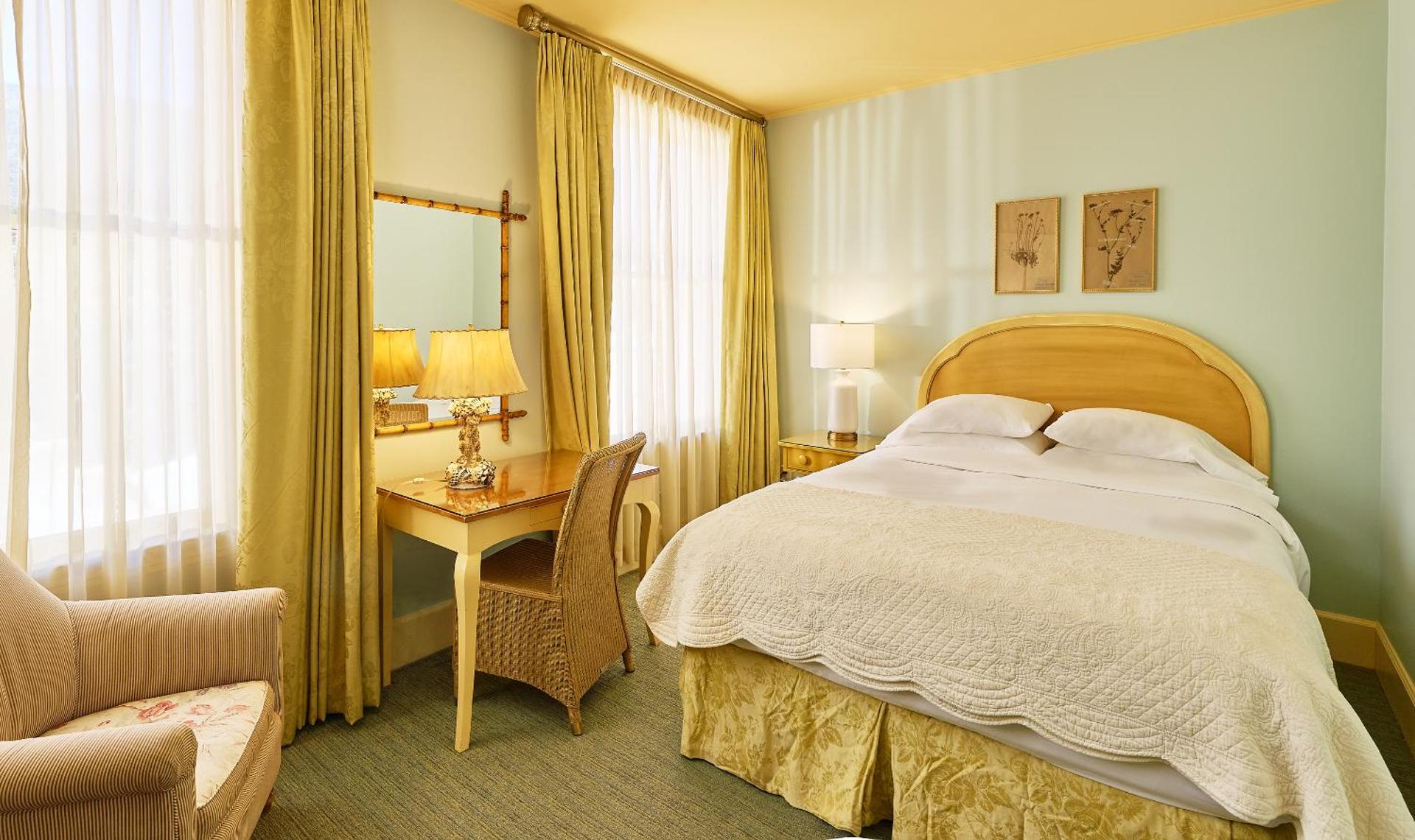 Værelse med queensize-seng