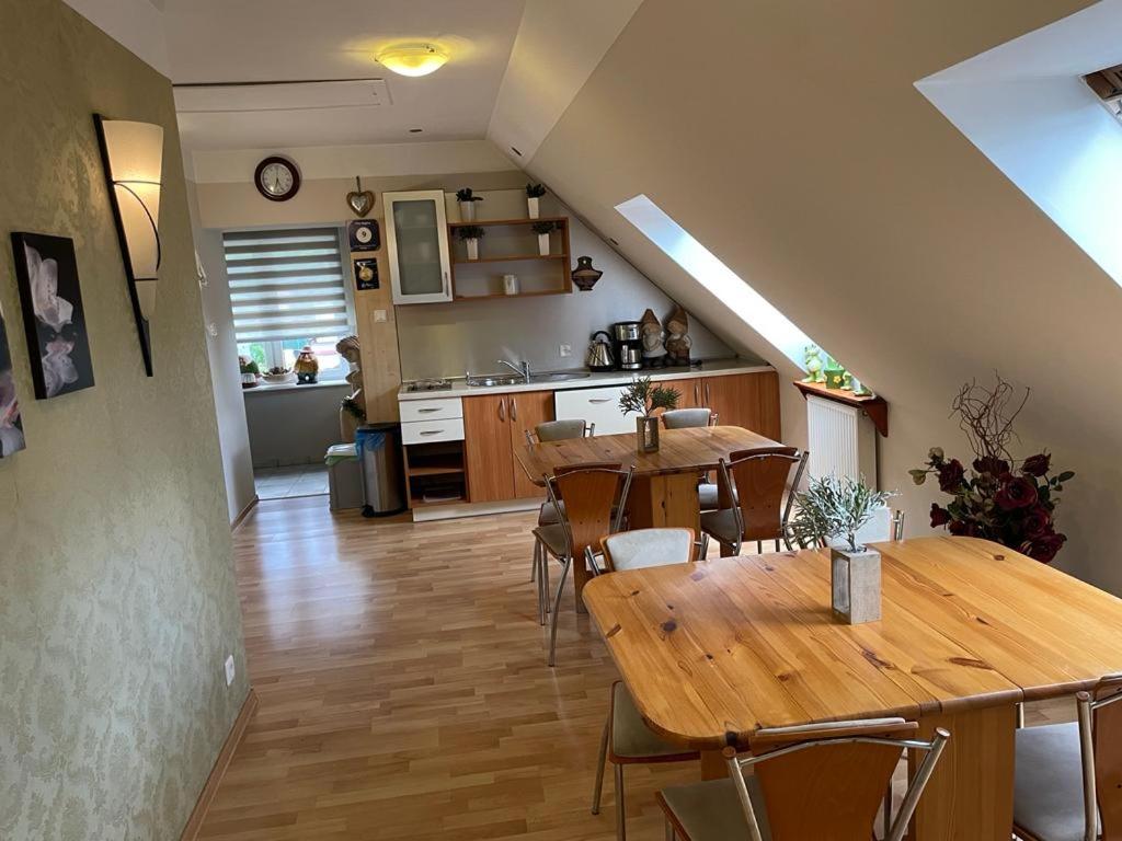 Villa Regina - Spokojna okolica - 100 metrów od lasu - blisko szpitala